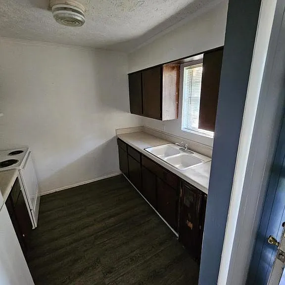 1925 Summer St #H1 — Photo 7