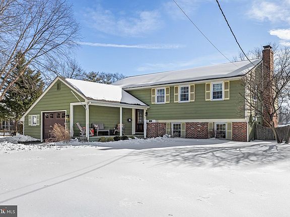 2nd image of 115 Courtland Rd