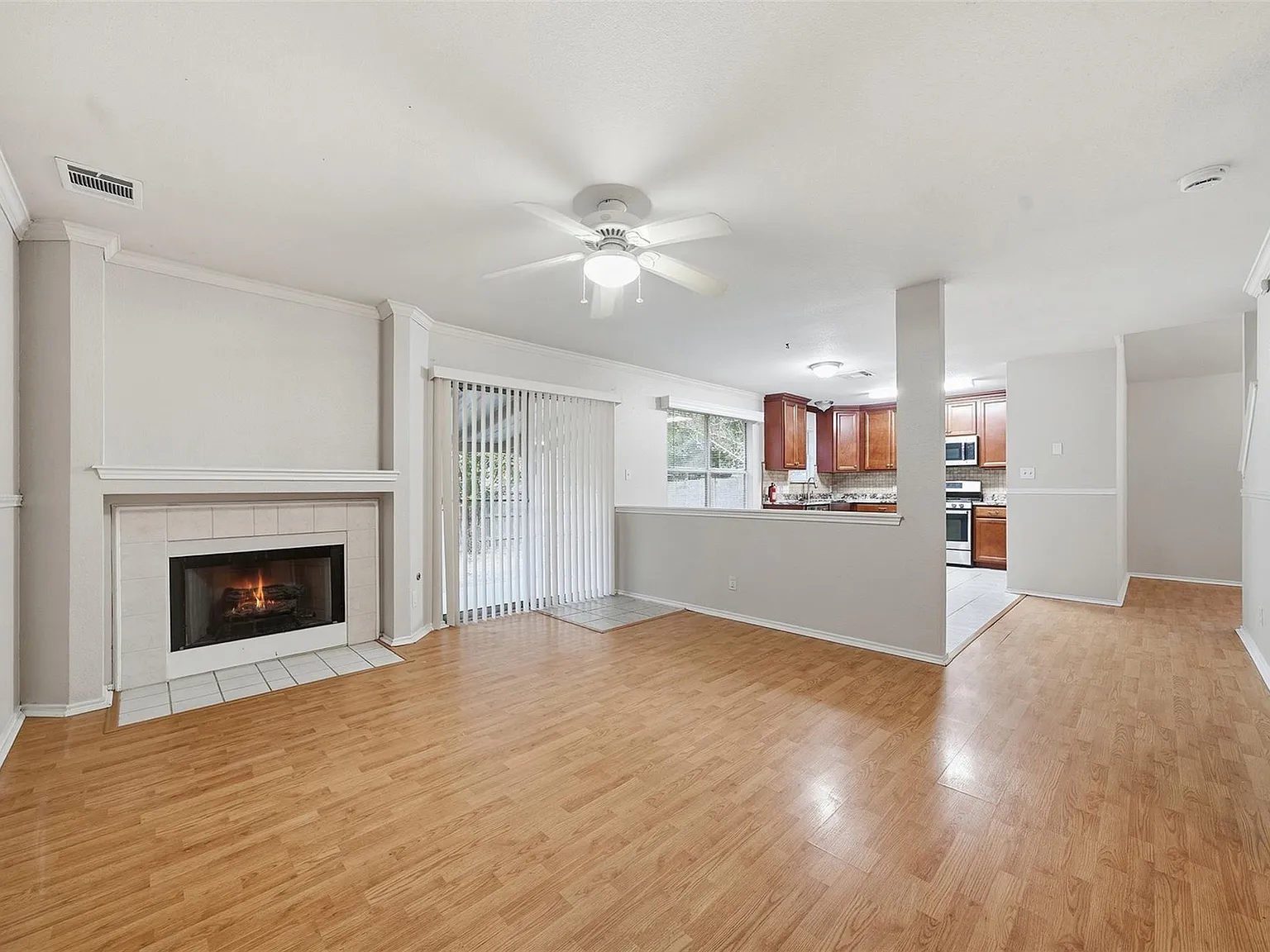 3 bed, 2.5 bath, 1572 sqft, $1,750 — Photo 3