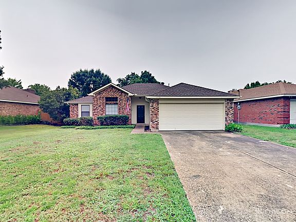 2nd image of 1118 Cypress Dr