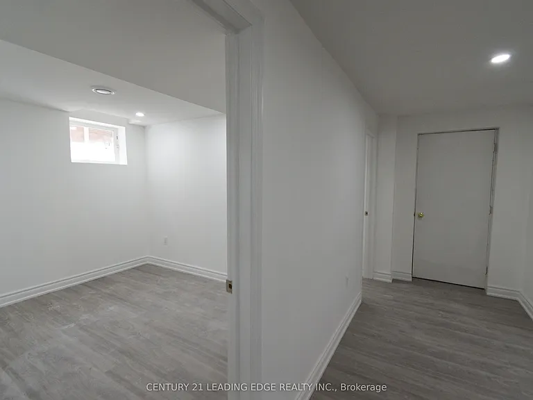 45 Lofthouse Dr — Photo 7
