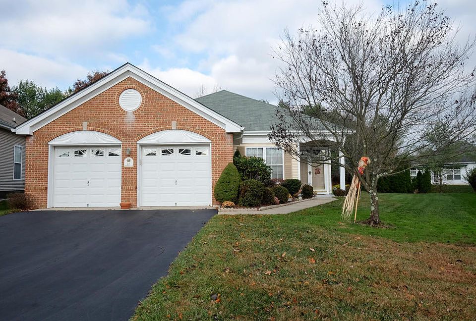 1st image of 28 Gardenways Ct