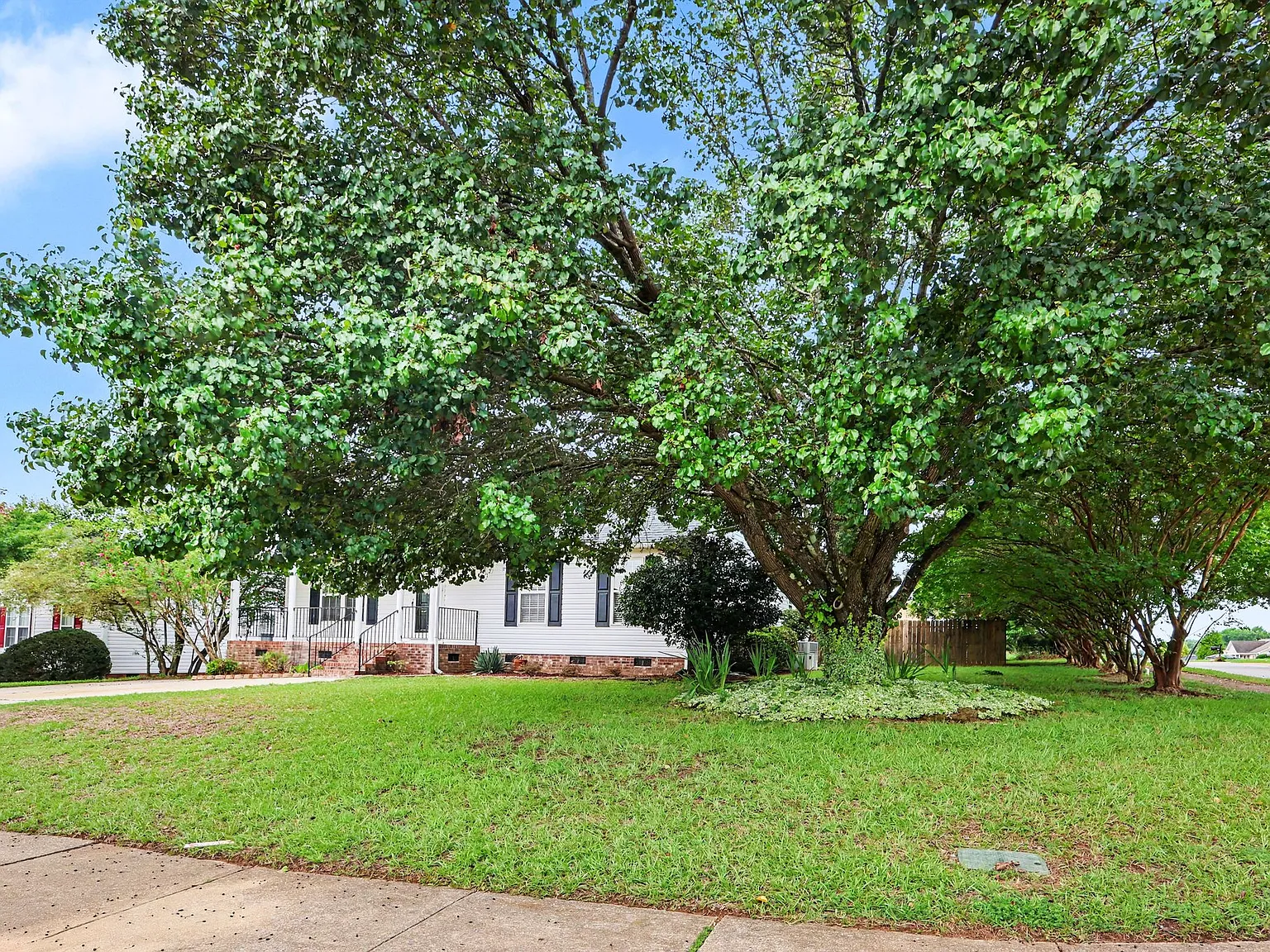 3 bedroom Ranch — Photo 4