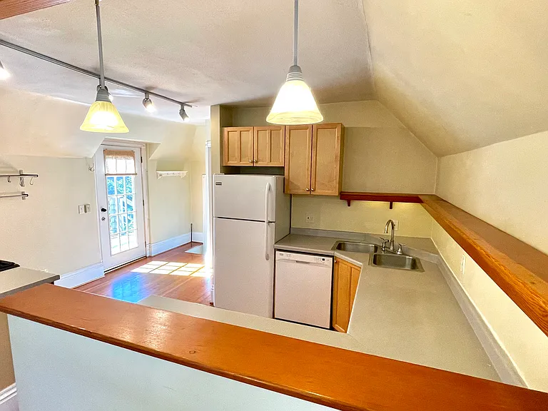 Kitchen, wrap around counters.