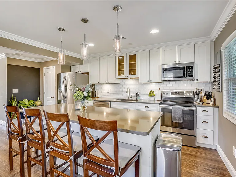 13810 Parkland Dr — Photo 12