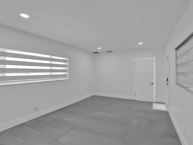 213 NE 43rd St — Photo 31