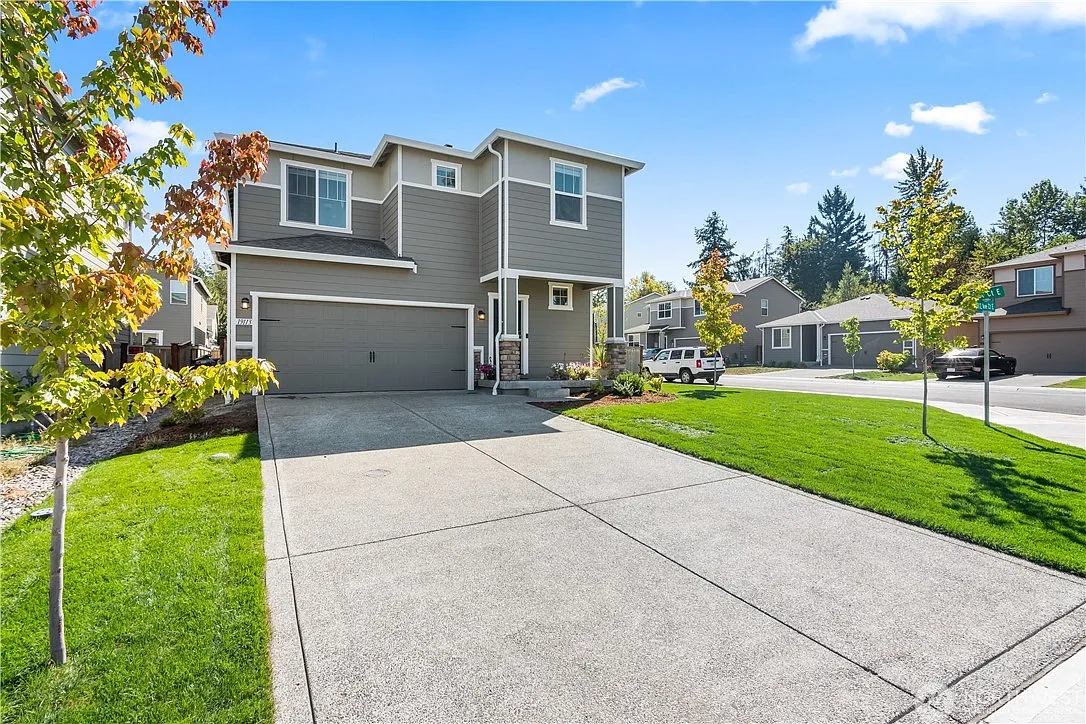 4 bed, 2.5 bath, 2175 sqft, $2,995 — Photo 2
