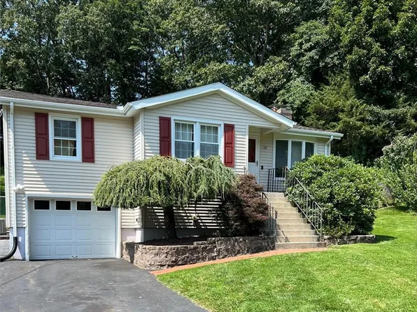 29 Wildwood Drive, Branford, CT 06405