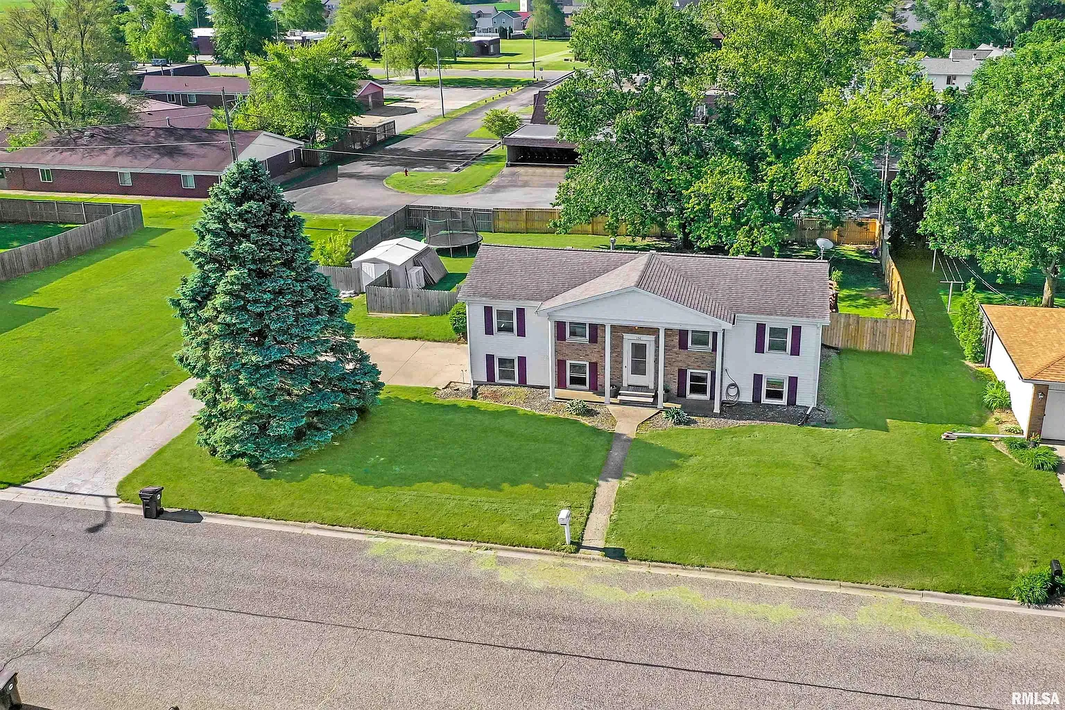150 E Oakwood St photo 1