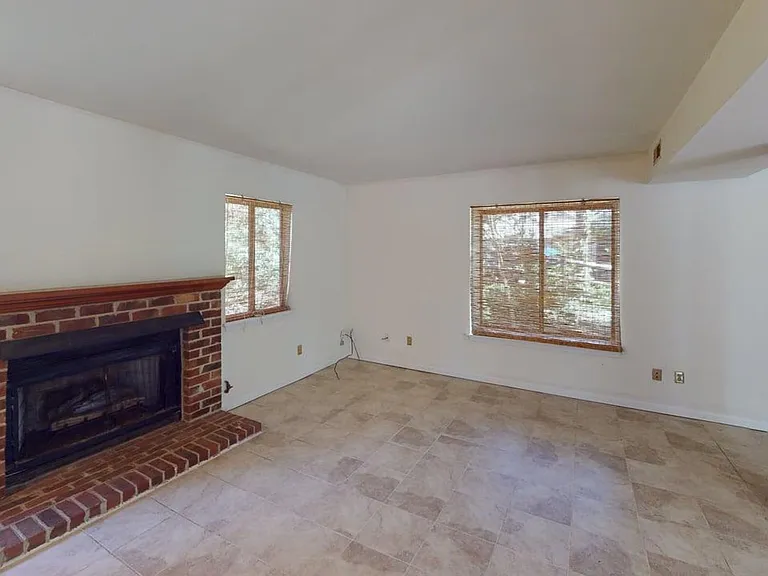 1297 Timberbranch Ct — Photo 2