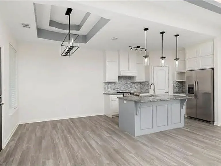 3132 Zurich Ave — Photo 14
