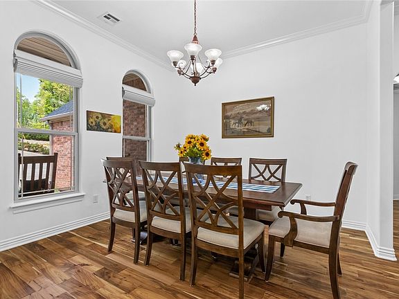 4th image of 9 Norman Ln