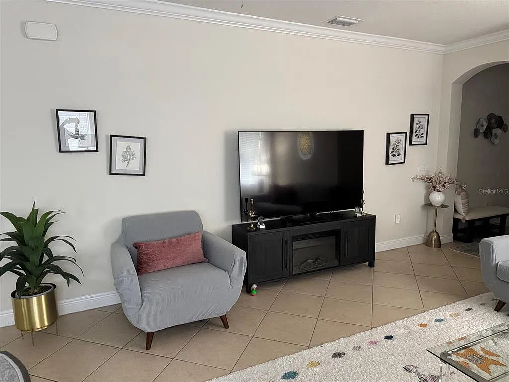 3 bed, 2.0 bath, 1631 sqft, $2,450 — Photo 4