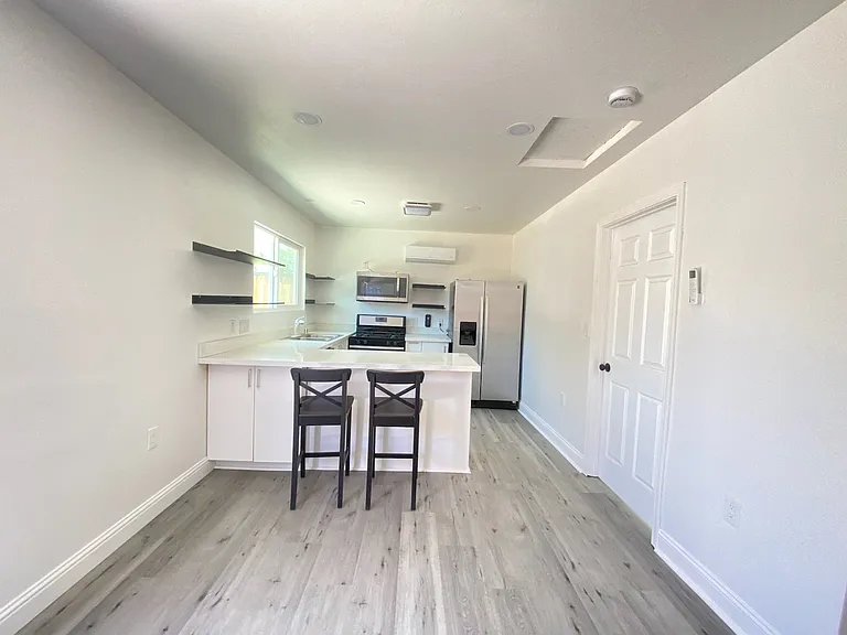 609 Belle Ave #C — Photo 2