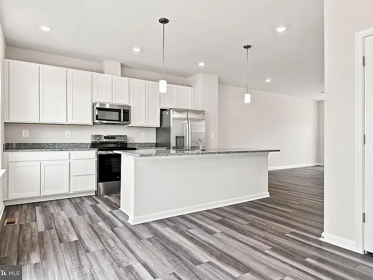 417 Seeback Dr — Photo 23