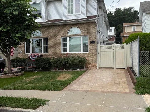 21 Juniper Pl, Staten Island, NY 10306