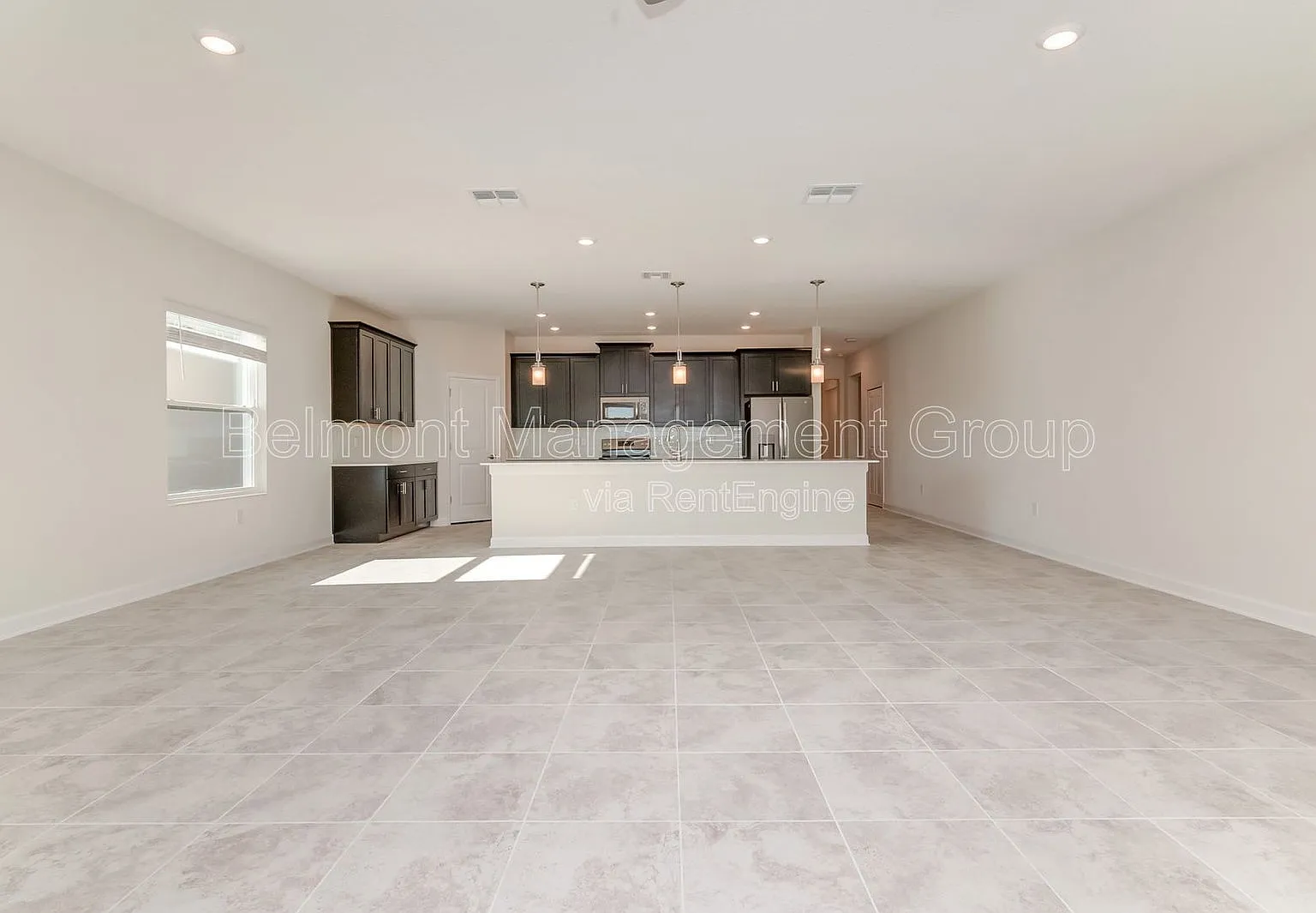 4 bed, 2.5 bath, 3200 sqft, $3,300 — Photo 3