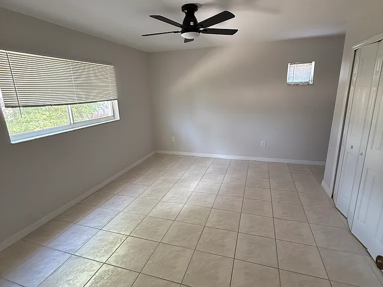 1025 SE 12th St #103 — Photo 7