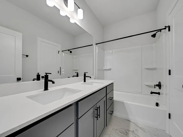 13624 Giovannis Gdn — Photo 15