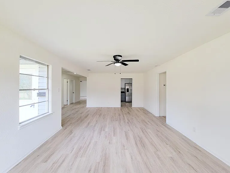 301 Cypress St — Photo 11