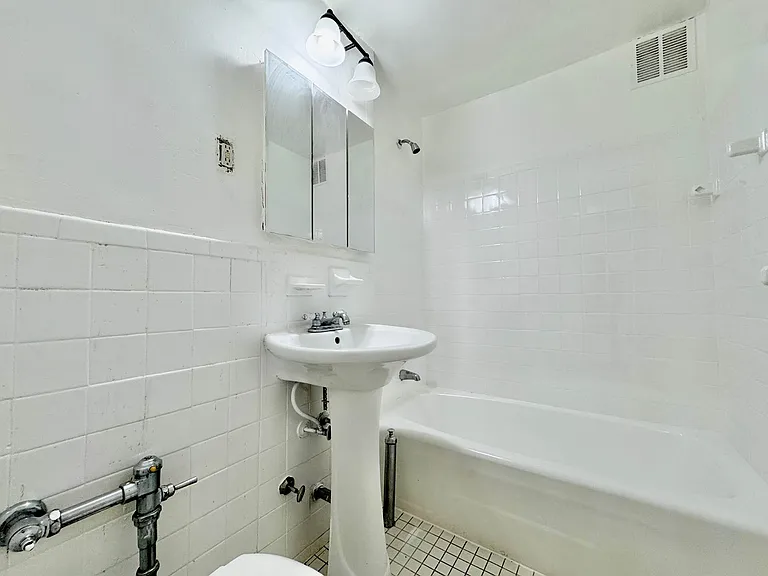 14202 84th Dr #1F — Photo 8