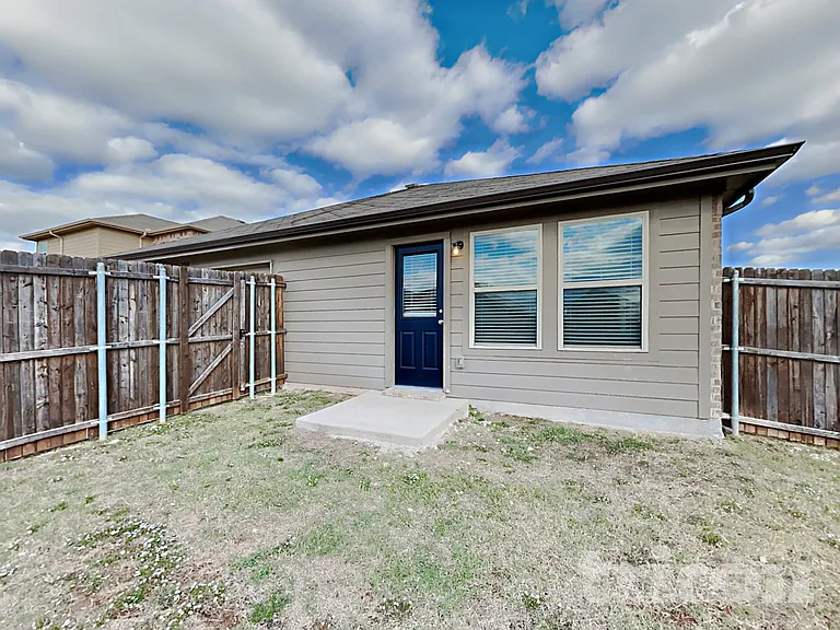 2511 Glen Hollow Dr — Photo 32