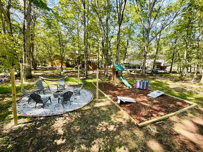 221 Somerset Dr — Photo 7