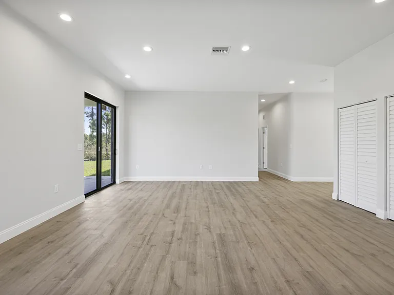 862 Charles Sise St E — Photo 22