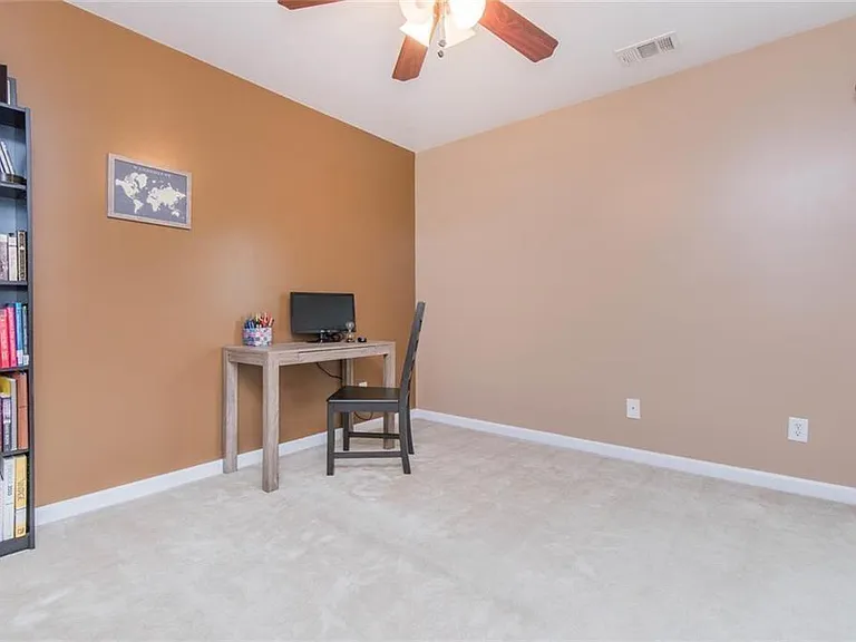 519 Windstone Trl — Photo 16