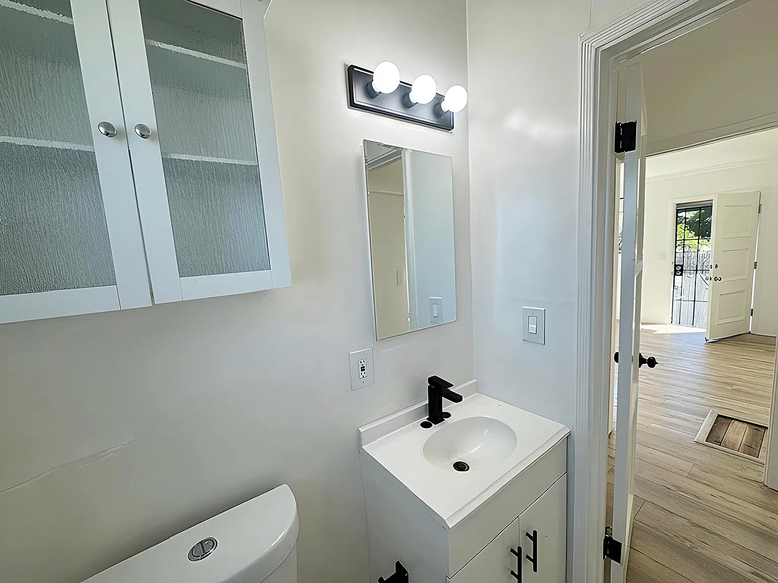 2 bed, 850 sqft, $2,395 — Photo 3