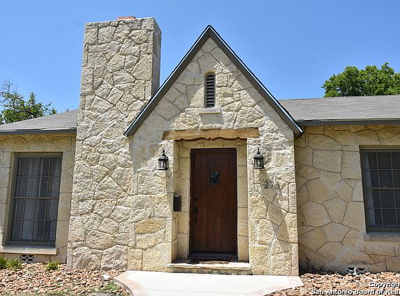 2nd image of 273 W Mariposa Dr