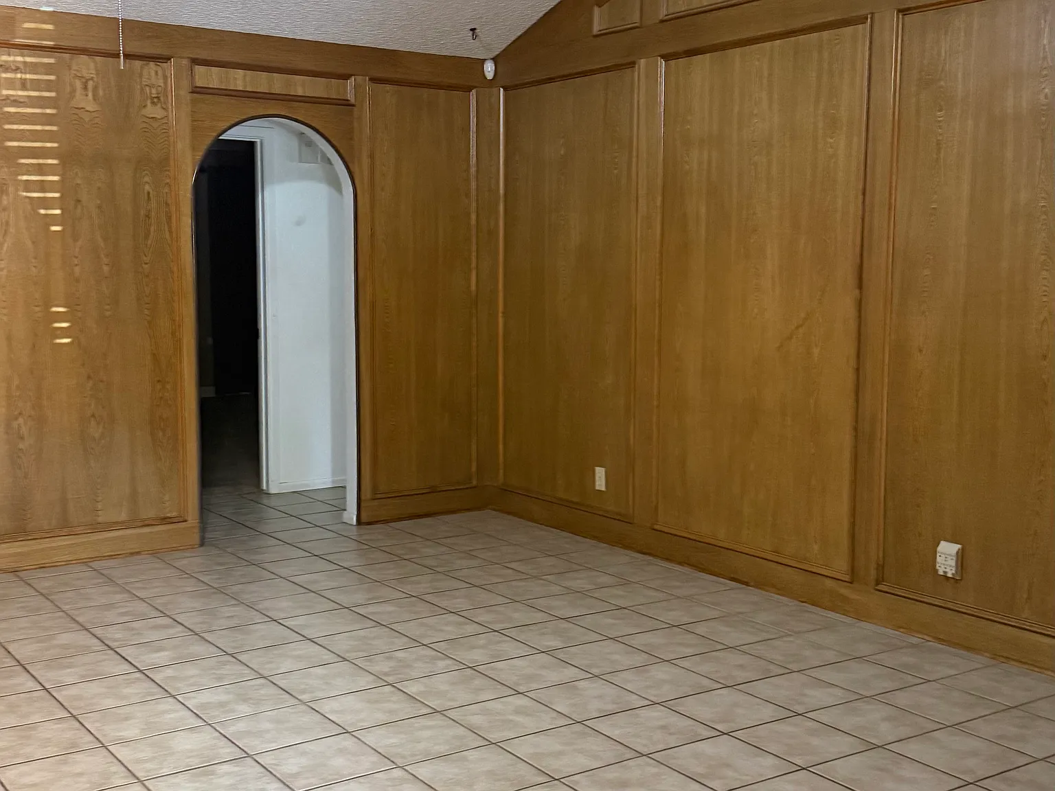 3 bed, 1979 sqft, $2,300 — Photo 3