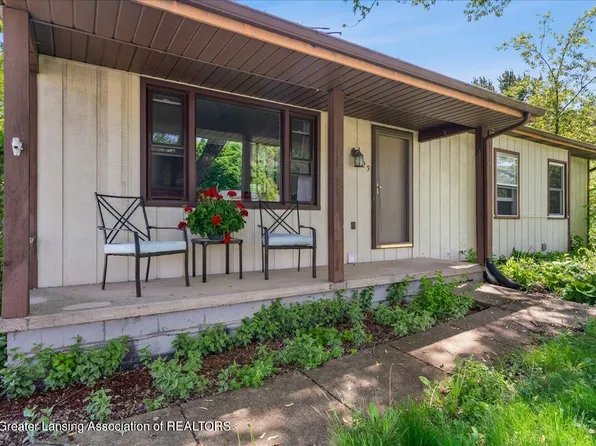 323 Harvest Ln, Lansing, MI 48917