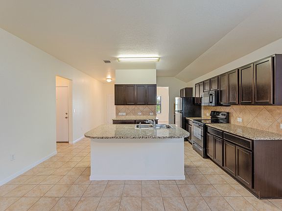 4th image of 5813 Montrelia Dr