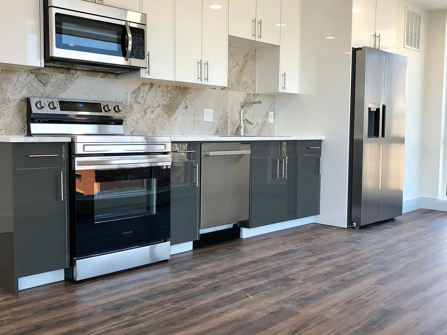 2 bed, 1012 sqft, $2,600 — Photo 3
