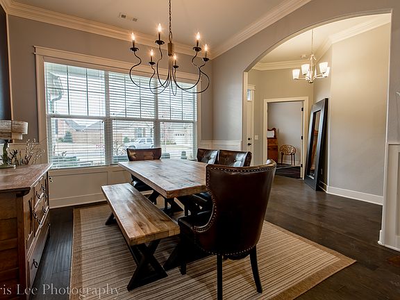 2nd image of 3028 E Royal Dr