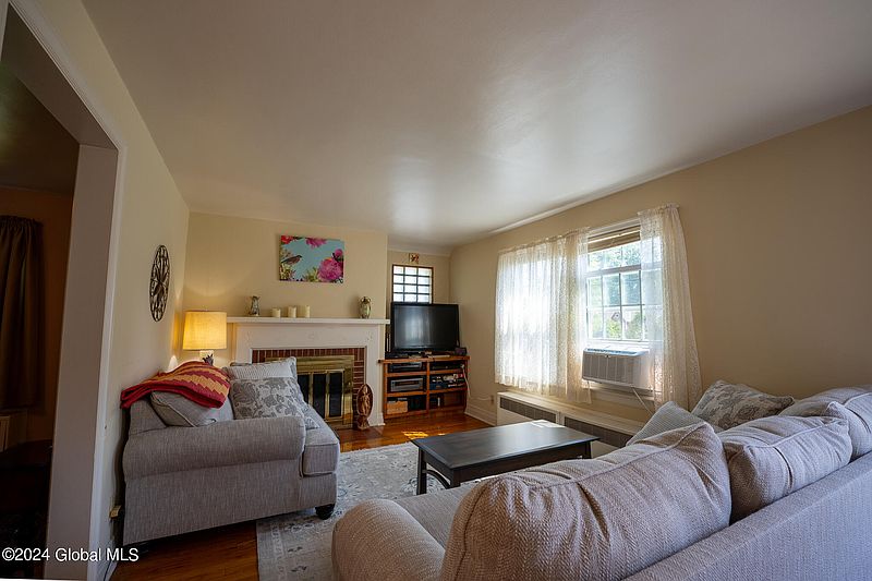 5th image of 27 Harrison Avenue