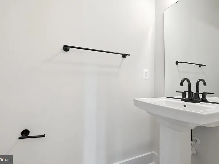 153 Locke St — Photo 12