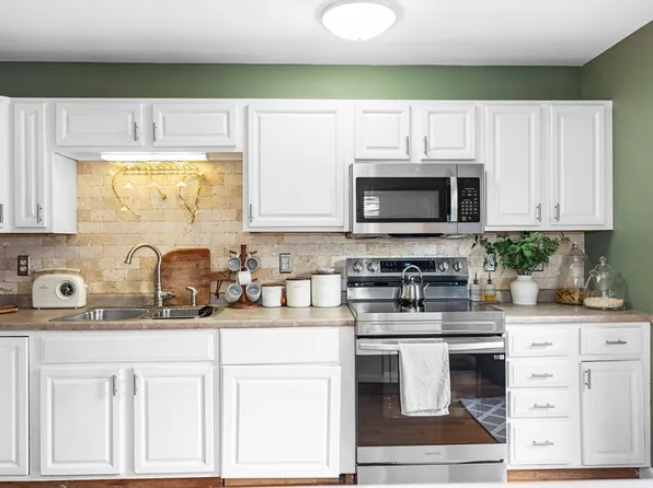 932 N Main St APT 5, Brockton, MA 02301