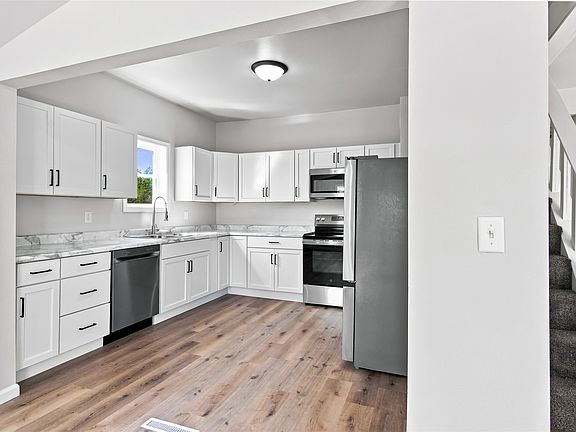 5th image of 31 W Walnut Street