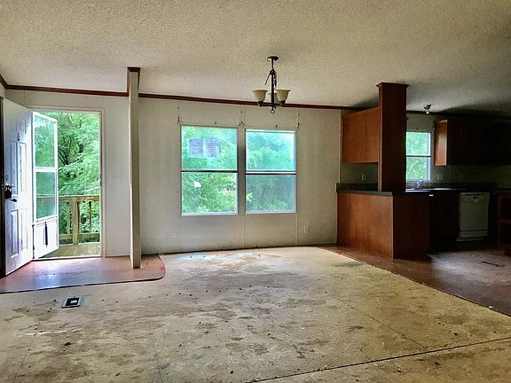 3rd image of 198 Omaha St