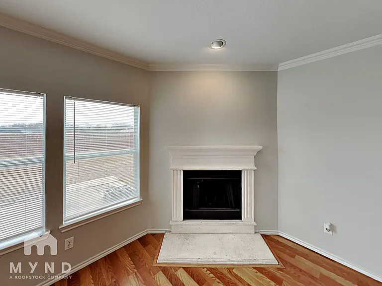 307 Susan Way — Photo 11