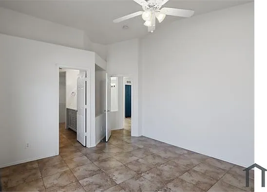 948 E Laredo St — Photo 25
