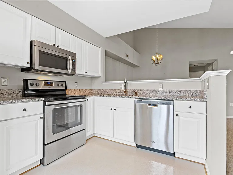 14022 Erie Ct — Photo 5