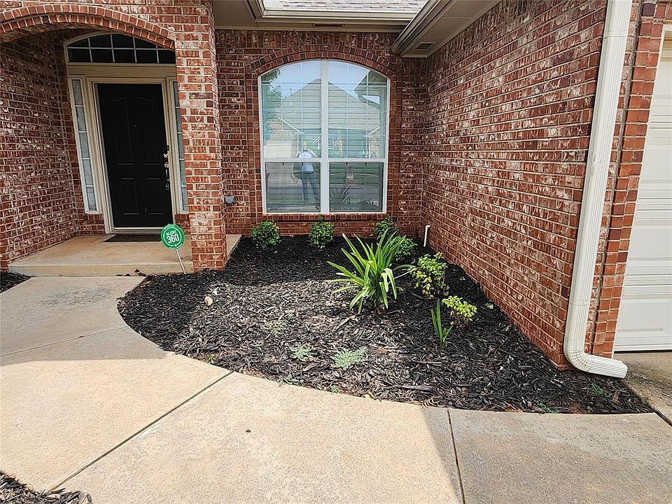 2nd image of 17104 Kemble Ln