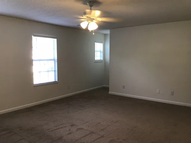 323 Aberdeen Cir — Photo 12