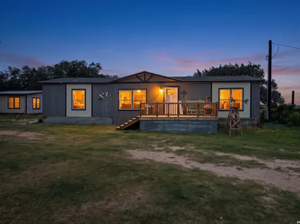 490 Hernandez Rd, Poteet, TX 78065