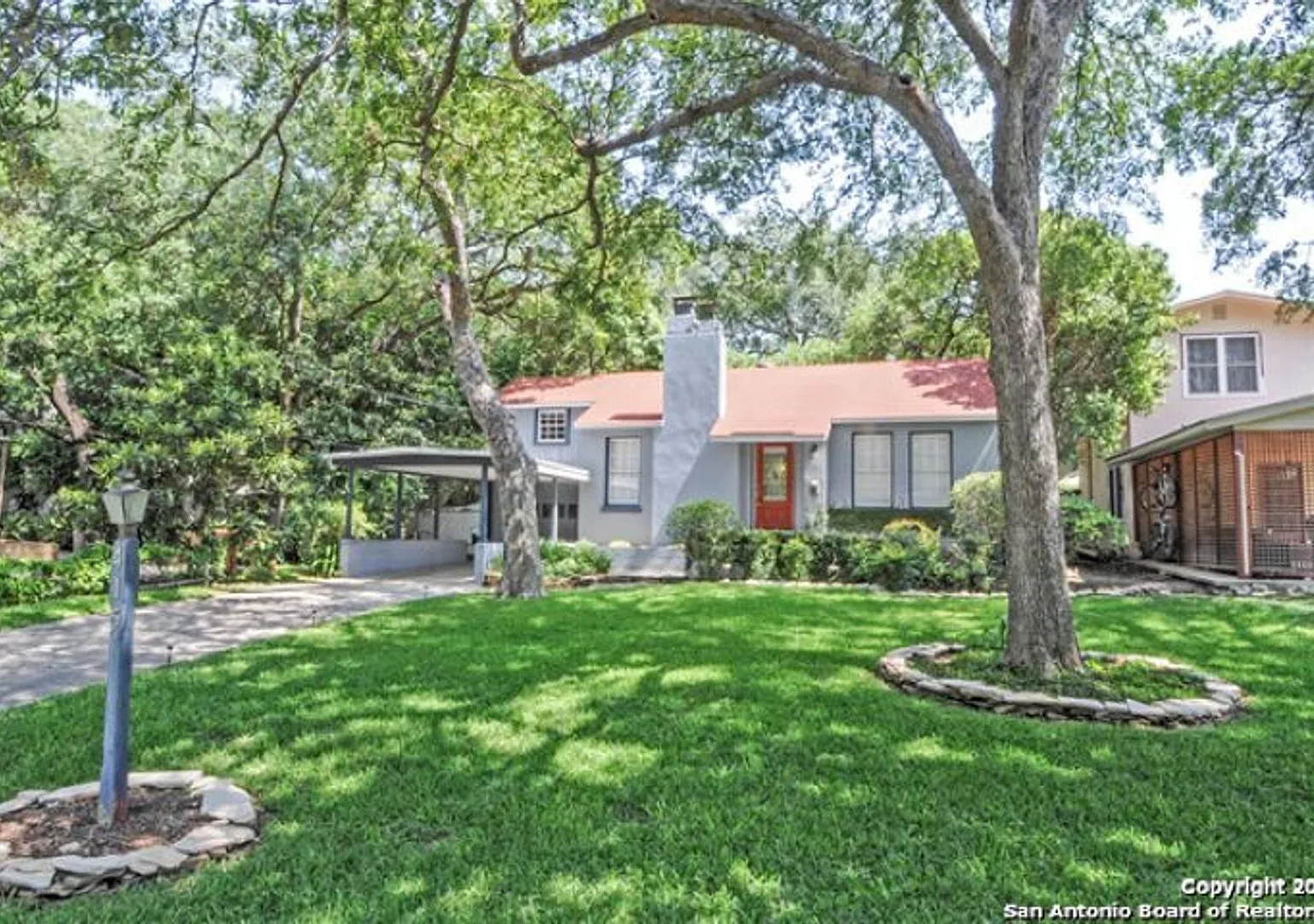 2 Bedroom/1 Bath Alamo Heights Subdivision — Photo 1