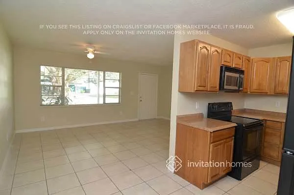 912 Skyview Dr — Photo 3