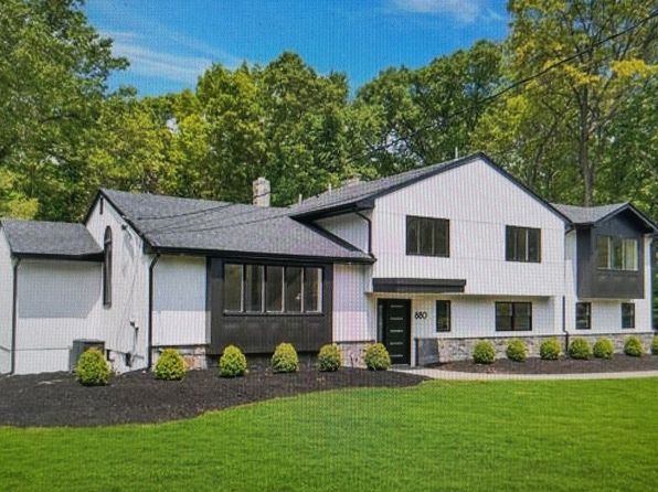 880 Briarwoods Rd